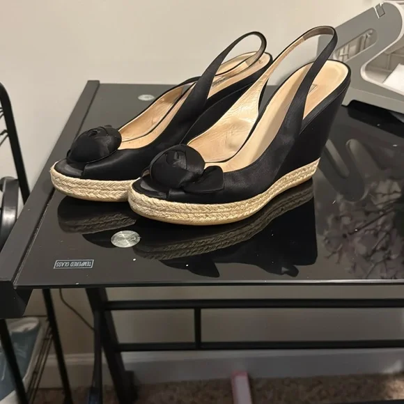 Prada Black Espadrille Shoes with Sophisticated Design - Picture 4 of 6